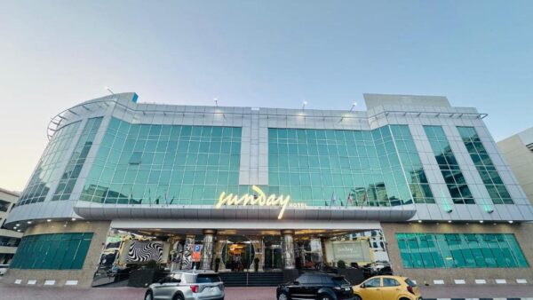 Sunday Hotel Holiday international Dubai
